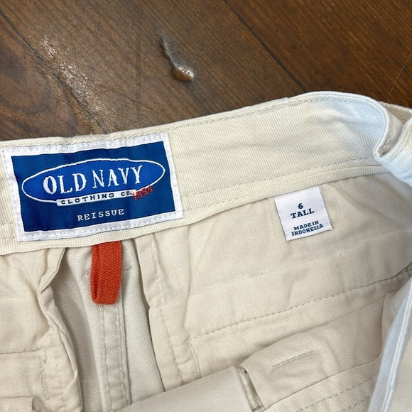 Old Navy Cream Cargo Pants - Picture 2 of 9